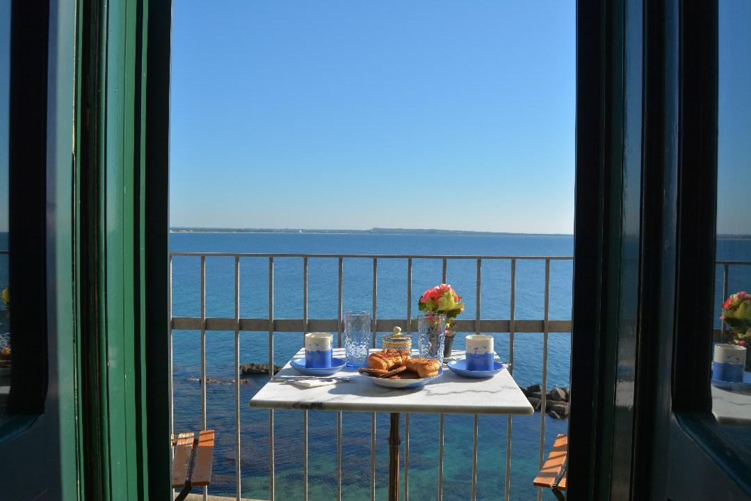 Double bedroom balcony sea view